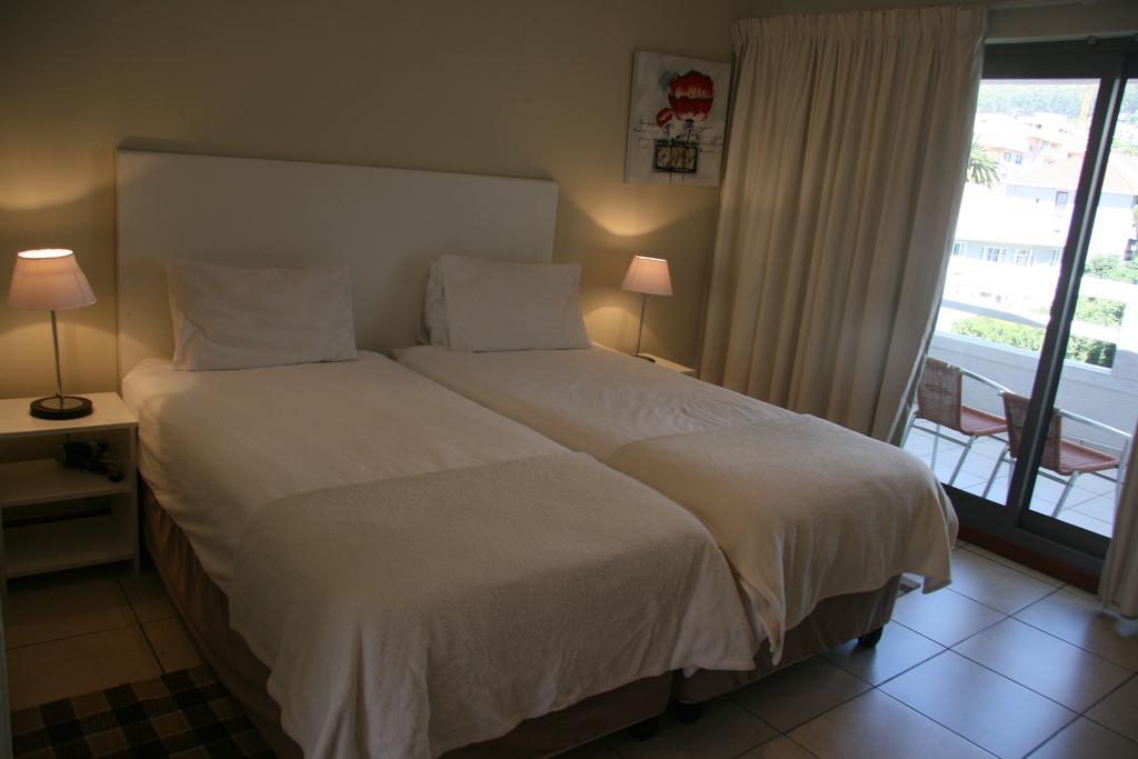 Amalfi On Regent Hotel *